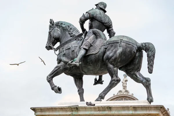 Statue von bartolomeo colleoni — Stockfoto