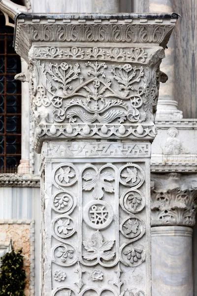Средневековые готические орнаменты — стоковое фото