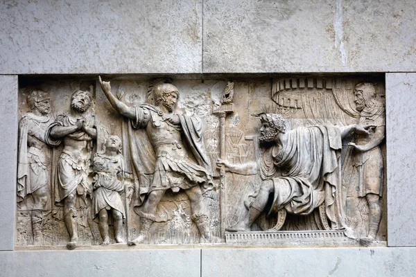 Bas-relief on the facade San Maurizio church in Venice, Italy — Stock Photo, Image