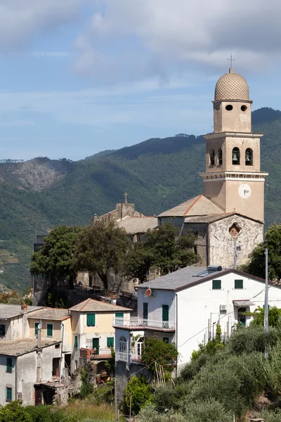 Vesnický kostel v cinque terre, Itálie — Stock fotografie