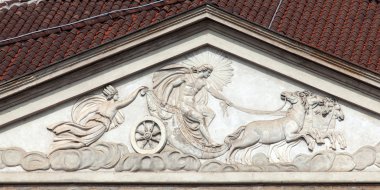 Apollo'nun chariot Milano'da La Scala'nın cephesinde