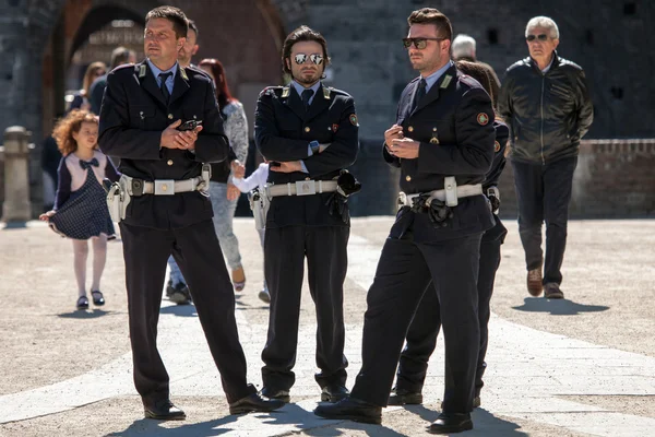 Italienische lokale Polizei in Mailand — Stockfoto