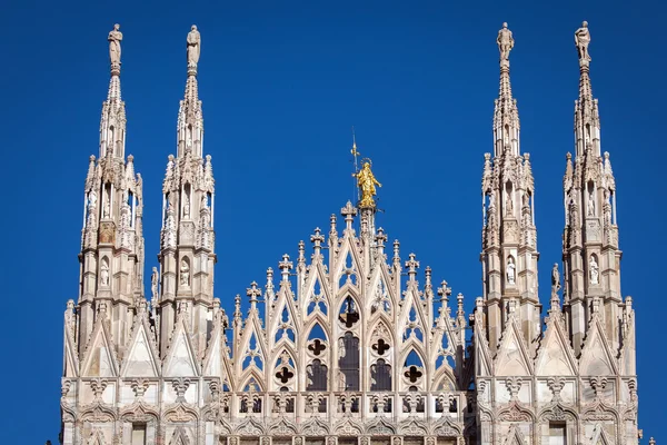 Agujas de mármol de la Catedral de Milán —  Fotos de Stock