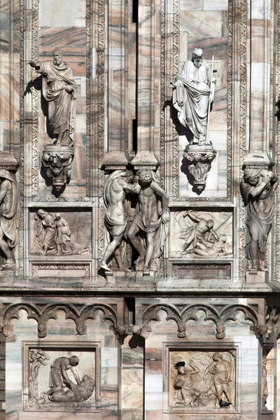 Fassade der Mailänder Kathedrale — Stockfoto