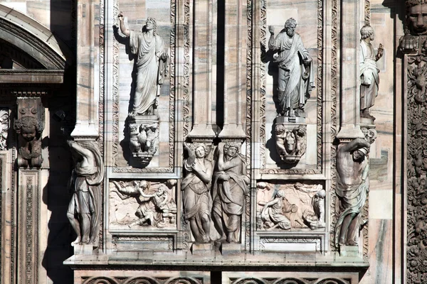 Fassade der Mailänder Kathedrale — Stockfoto