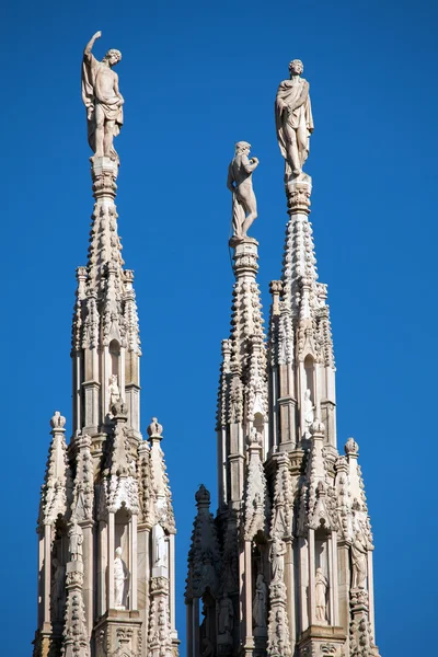 ミラノ大聖堂の大理石の尖塔 ストック画像