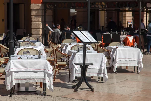 Restaurant at the Piazza Bra in Verona — Stockfoto