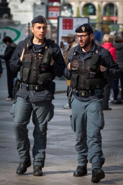 İtalyan devlet polis