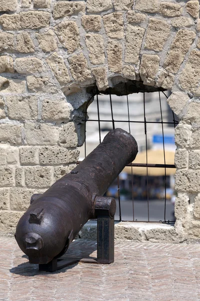 Canhões do Castel dell 'Ovo em Nápoles, Itália — Fotografia de Stock