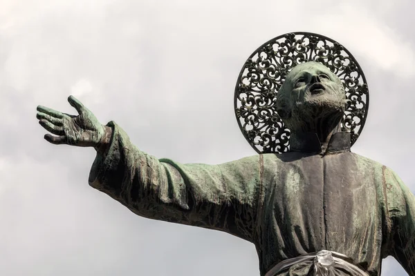 Estatua de San Gaetano en Nápoles, Italia Imágenes de stock libres de derechos