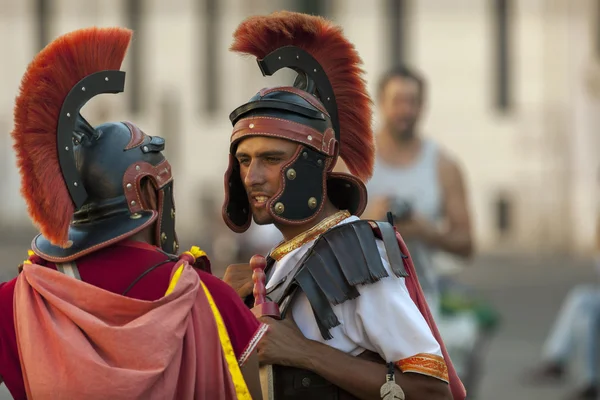 Men dressed up as a Roman legionnaire — 图库照片