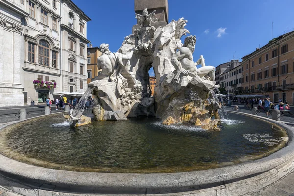 Brunnen der vier Flüsse auf der Piazza navona — Stockfoto