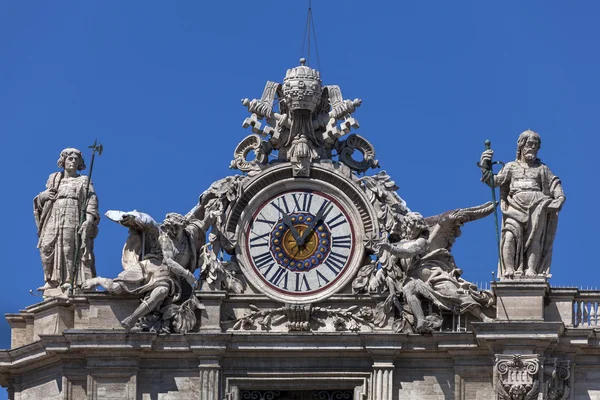 Clock on the St. Peter's facade in Rome, Italy — Stok fotoğraf