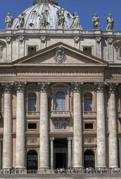 Basílica de San Pedro en la Ciudad del Vaticano — Foto de Stock