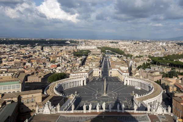 Uitzicht vanaf de koepel van de St. Peter's Basiliek in Vaticaanstad, — Stockfoto