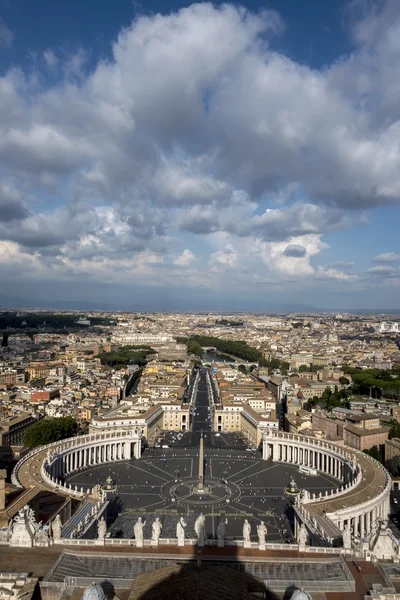 Vue depuis la coupole de la basilique Saint-Pierre de la Cité du Vatican , — Photo