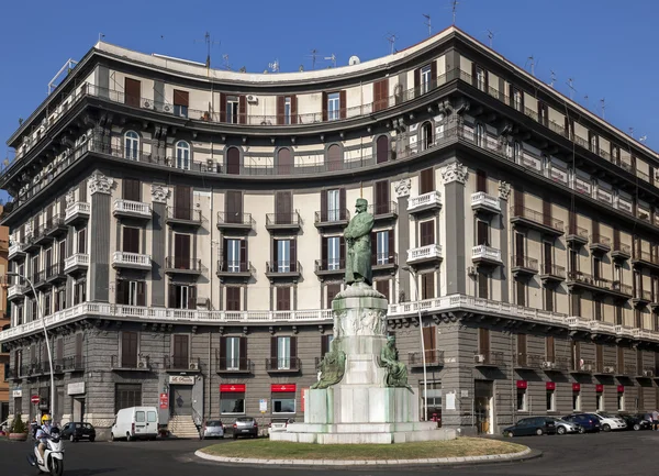Staty av Umberto I i Neapel, Italien — Stockfoto