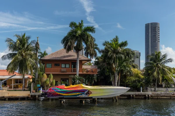 Luxusní vily v Sunny Isles Beach — Stock fotografie