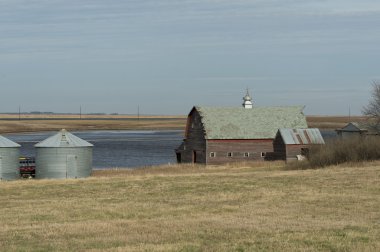 Eski kırmızı bir ahır