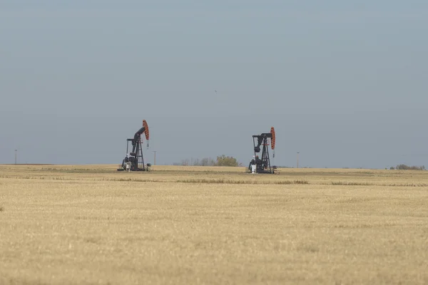 Bir petrol kuyusu Kuzey Dakota'daki — Stok fotoğraf