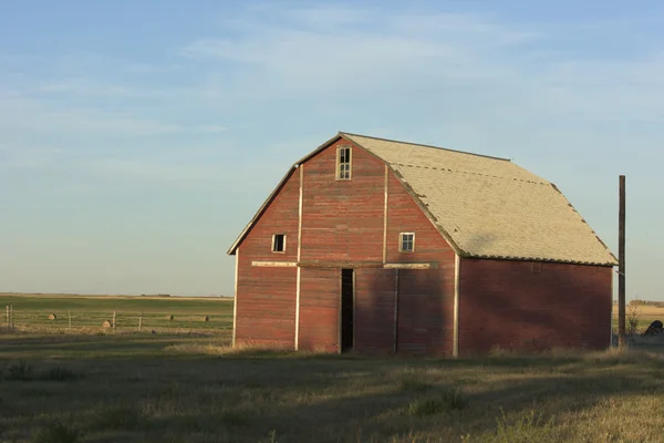 An old red barn — Stock Photo, Image