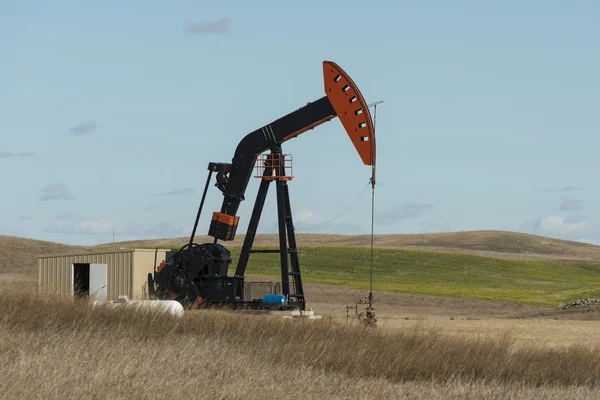 Bir petrol kuyusu Kuzey Dakota'daki — Stok fotoğraf