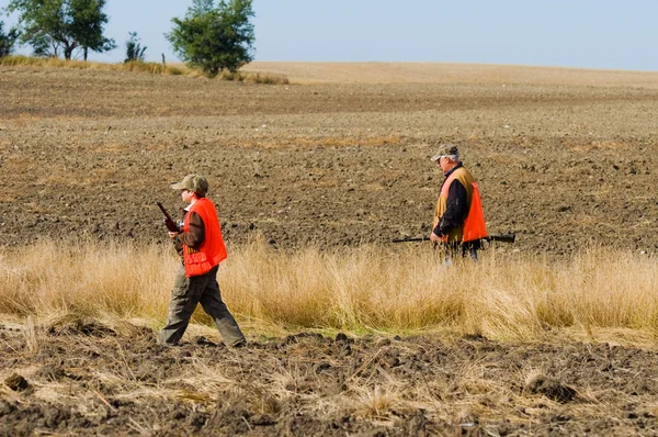 Ojciec i syn, Bażant polowania w North Dakota — Zdjęcie stockowe