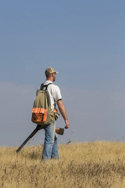 A hunter out on the prairie — Stock Photo, Image