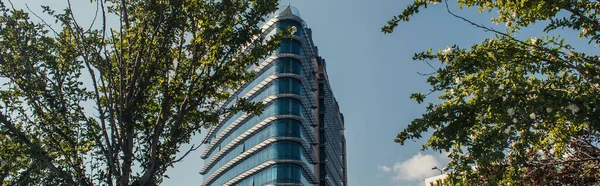 Low Angle View Modern Building Glass Facade Istanbul Turkey Banner — Stock Photo, Image