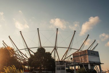 Arkaplanda gökyüzü, İstanbul ve Türkiye 'de akşam saatlerinde ışıklandırma sahnesi 