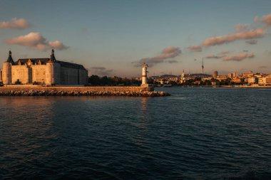 Gün batımında deniz feneri, İstanbul, Türkiye 