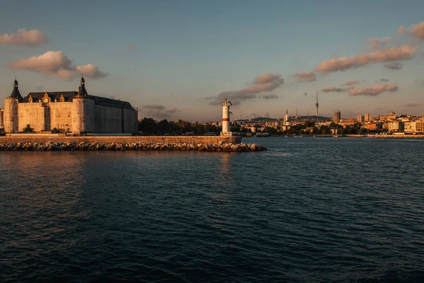 Fyrtorn Vid Havskusten Solnedgången Istanbul Turkiet — Stockfoto