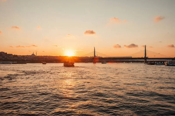 Türkiye Nin Stanbul Kentinde Deniz Manzarası Altın Boynuz Metro Köprüsü — Stok fotoğraf