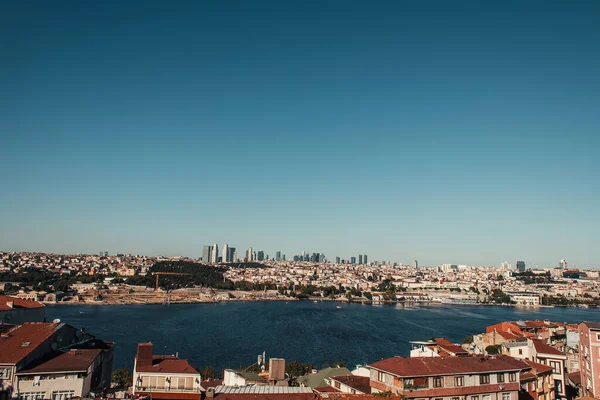 Vedere Pitorească Orașului Strâmtorii Bosfor Împotriva Cerului Fără Nori Istanbul — Fotografie, imagine de stoc