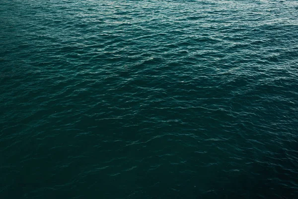 Wellige Wasseroberfläche Draufsicht Stockfoto