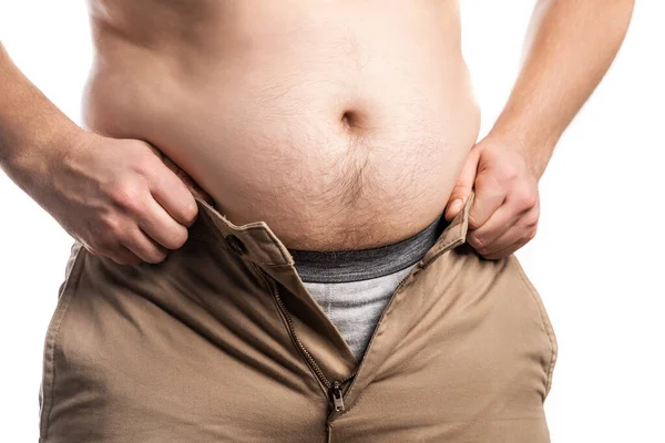 Egy kis kövér ember próbálja begombolni a nadrágját. — Stock Fotó