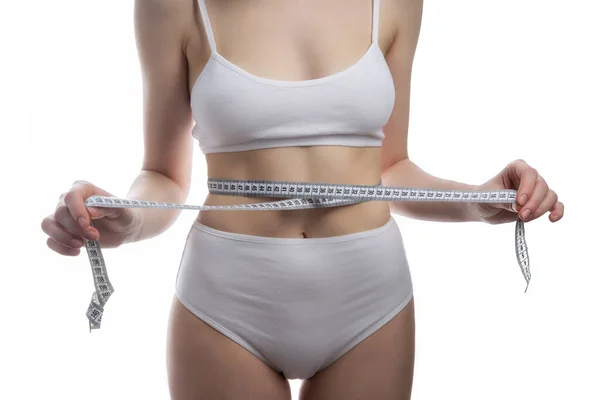 The girl tightened the measuring tape around her waist — Stock Photo, Image