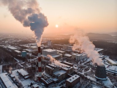 Fabrika enerjisi kavramı için Alacakaranlık enerjili gaz türbini elektrik santrali.