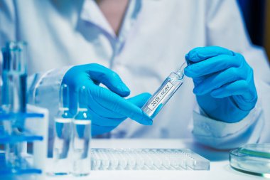 Bilim adamlarının elinde koronavirüse karşı hazır bir aşı var.