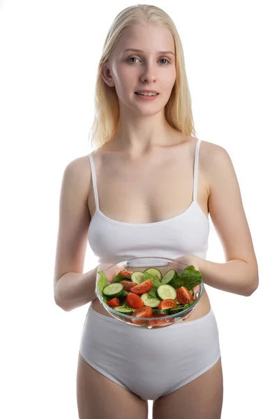 Mulher sorrindo comer salat saudável — Fotografia de Stock