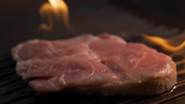 Pan fiammeggiante close-up in super slow motion — Video Stock