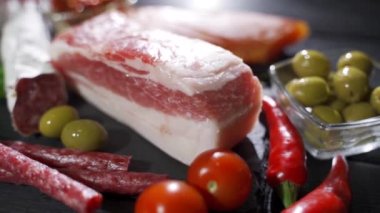 Farklı atıştırmalık tabakları.