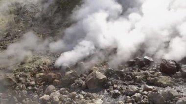 Mutnovsky volkanı, Kamçatka, Rusya 'da aktif fümeroller.