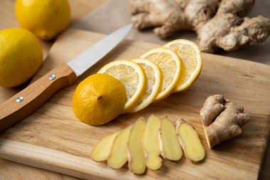 Soğuk kış günleri için bardakta zencefilli çay