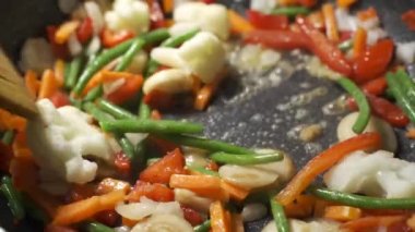 wok karıştırma kızartması seçici odak ile