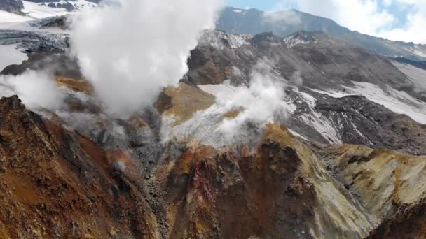 Active fumaroles near Volcano Mutnovsky, Kamchatka Peninsula — Stock Video