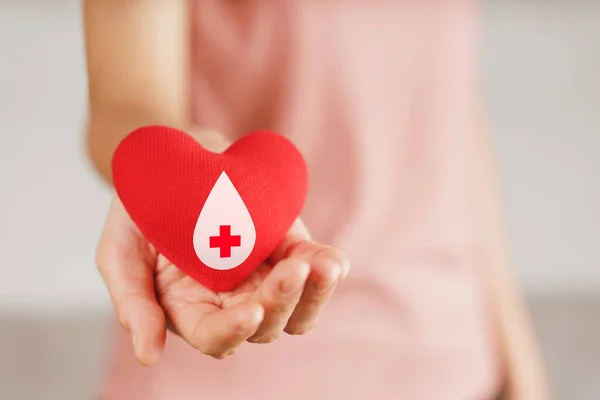 사인으로 심장을 헌혈에 — 스톡 사진