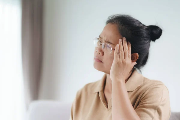 Stanco Stanco Depresso Stressato Pensieroso Donna Anziana Matura Che Soffre — Foto Stock