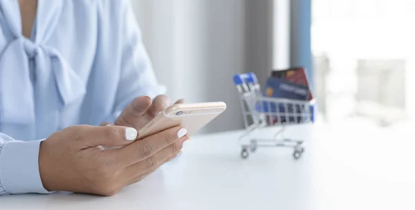 Women Use Smart Phone Register Online Purchases Using Credit Card — Stock Photo, Image