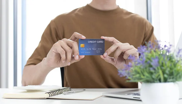 Men Use Laptop Register Online Purchases Using Credit Card Payments — Stock Photo, Image